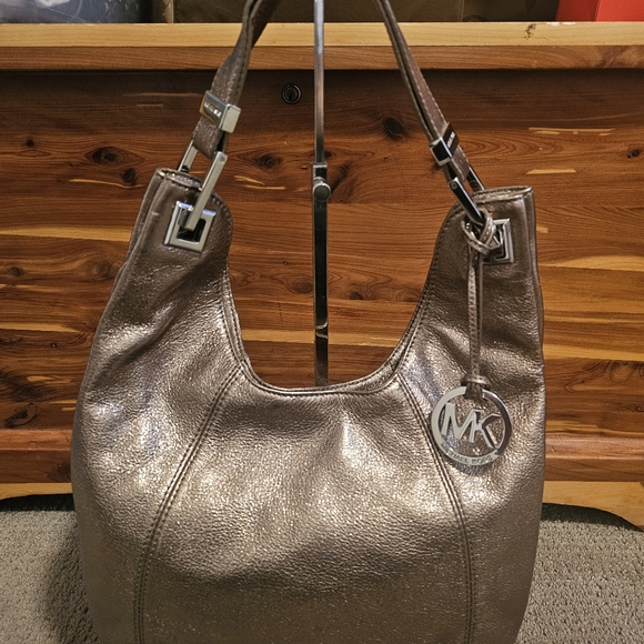 Michael Kors metallic shoulder bag - Picture 3 of 13